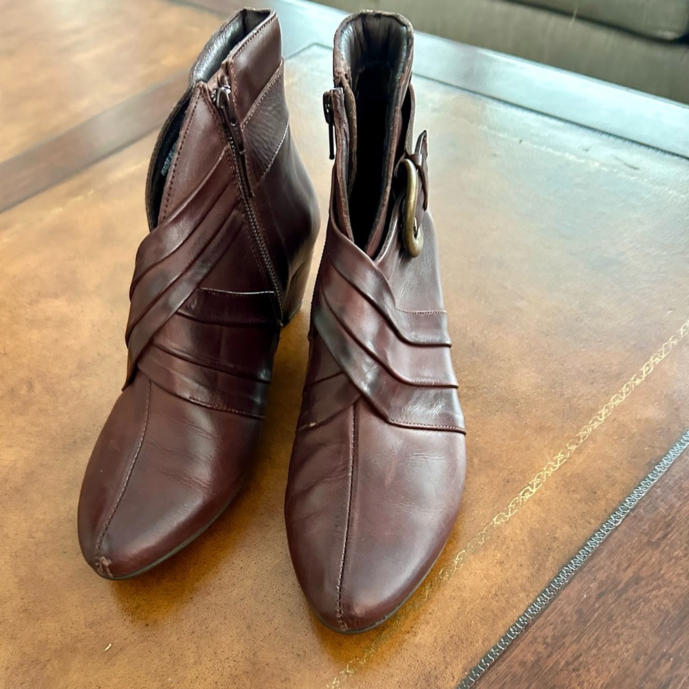 Pikolinos Chic Brown Leather Booties with Buckle size 7 made in Spain light wear